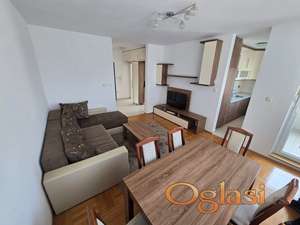 GRBAVICA , TROSOBAN STAN SA SVOJIM PARKINGOM U DANILA KIŠA BLIŽE BULEVARU OSLOBODJENJA