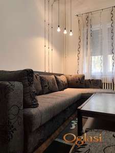 Izdaje se komforna garsonjera 30m2 u centru grada-kod pozorišta mladih