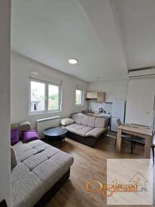 Dvosoban stan 45 m², Altina, Zemun