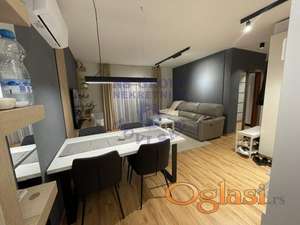 Moderno renoviran troiposoban stan