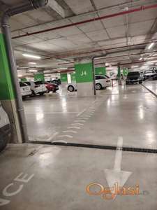 Izdajem garažno mesto BW