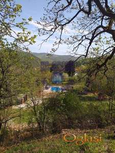 Na prodaju plac u mirnom delu Popovice, na 200 metara od Fruškogorskog puta.