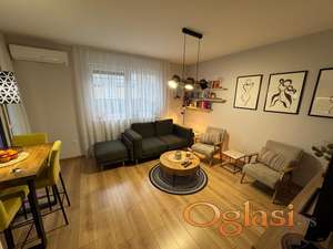 ADICE - KAMENJAR - ODLIČAN DVOIPOSOBAN STAN SA PARKINGOM I DVORIŠTEM - KOMPLETNO OPREMLJEN - SVE NOVO - RETKO U PONUDI!!!!