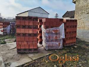 Plac na mirnom lokaciju