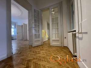 Centar, salonski stan u blizini Suda