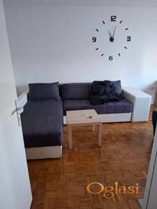 NAMESTEN JEDNOIPOSOBAN STAN PREKO PUTA SAJMA