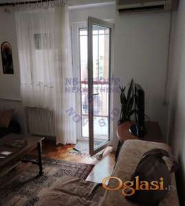 Jednosoban stan u blizini sajma u dobro održavanoj zgradi.