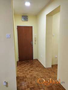 DELIMIČNO NAMEŠTEN DVOSOBAN STAN NA NOVOM NASELJU 290 EVRA