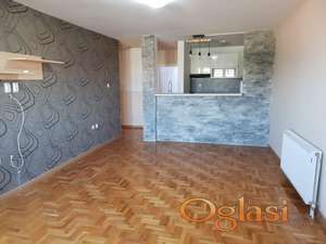 NOVI SAD,CENTAR,TROSOBAN STAN SAMO SA OPREMLJENOM KUHINJOM,USELJIV OD 1.11.2026G-450 E