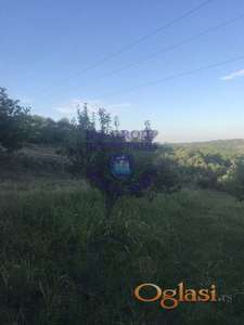 Prostran plac u Sremskim Karlovcima!