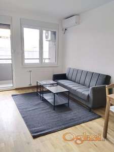 Udoban jednoiposoban stan, po potrebi i garažno mesto