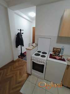 Lepa garsonjera na korak od centra Novog Sada