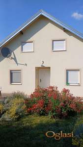 Banstol vikend kuća 80m2 HITNO!