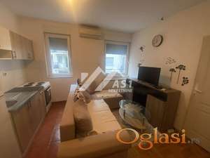 Izdajem lep jednoiposoban stan na Bulevaru Evrope !!! ID#4594