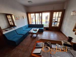 Izdaje se poslovni prostor u centru Beceja