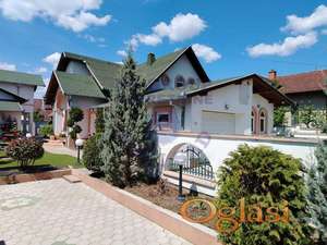 Fantastična kuća na izuzetno lepoj lokaciji u neposrednoj blizini Novog naselja.