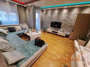 Prelep Dvosoban stan na Novoj Detelinari 57m2