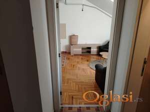 Izdajem jednoiposoban namesten stan, sa parking mestom