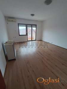 Izdaje se stan u kući na Ledenoj steni, 74m2