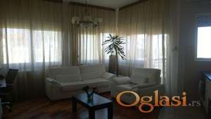 Odličan trosoban stan na Bulevaru Evrope!