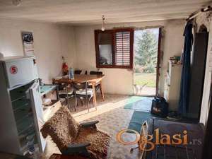 Spratna kuca u Rakovcu! Odlicna pozicija!