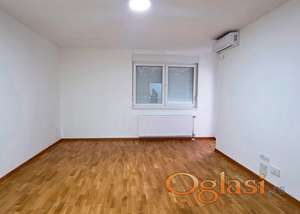 USELJIV PRAZAN DVOSOBAN STAN SA PARKINGOM