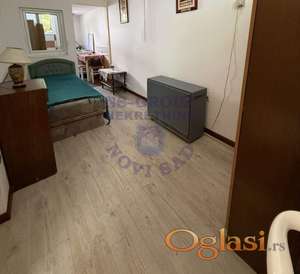 Izdaje se nameštena garsonjera od 18m² u samom centru Novog Sada