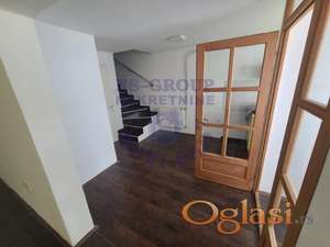 Izdaje se dvorisni duplex, trosoban stan u blizini Socijalnog