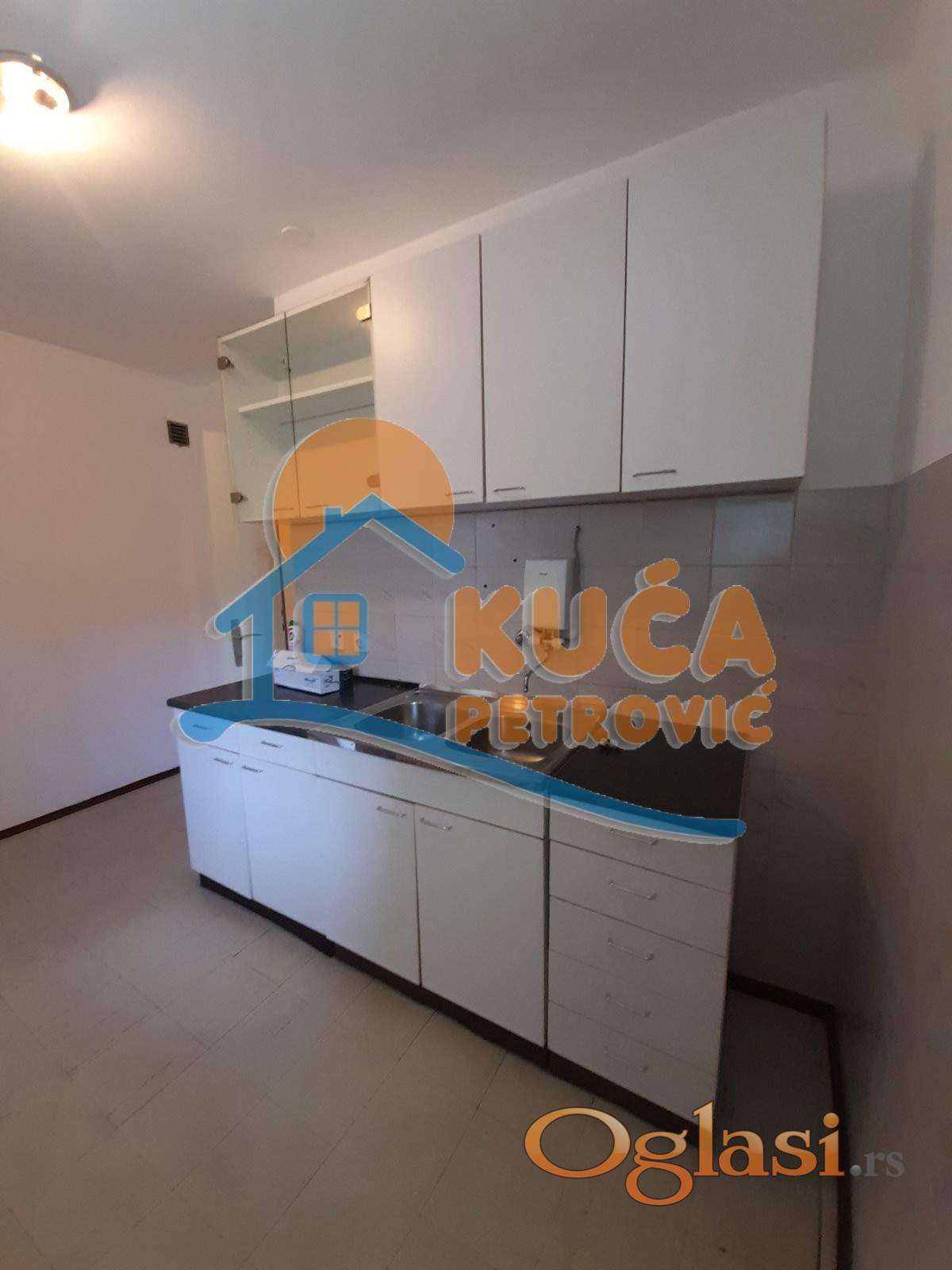 Izdaje se polunamešten, dvosoban stan kod Pravnog fakulteta, 72m2 — fotografija