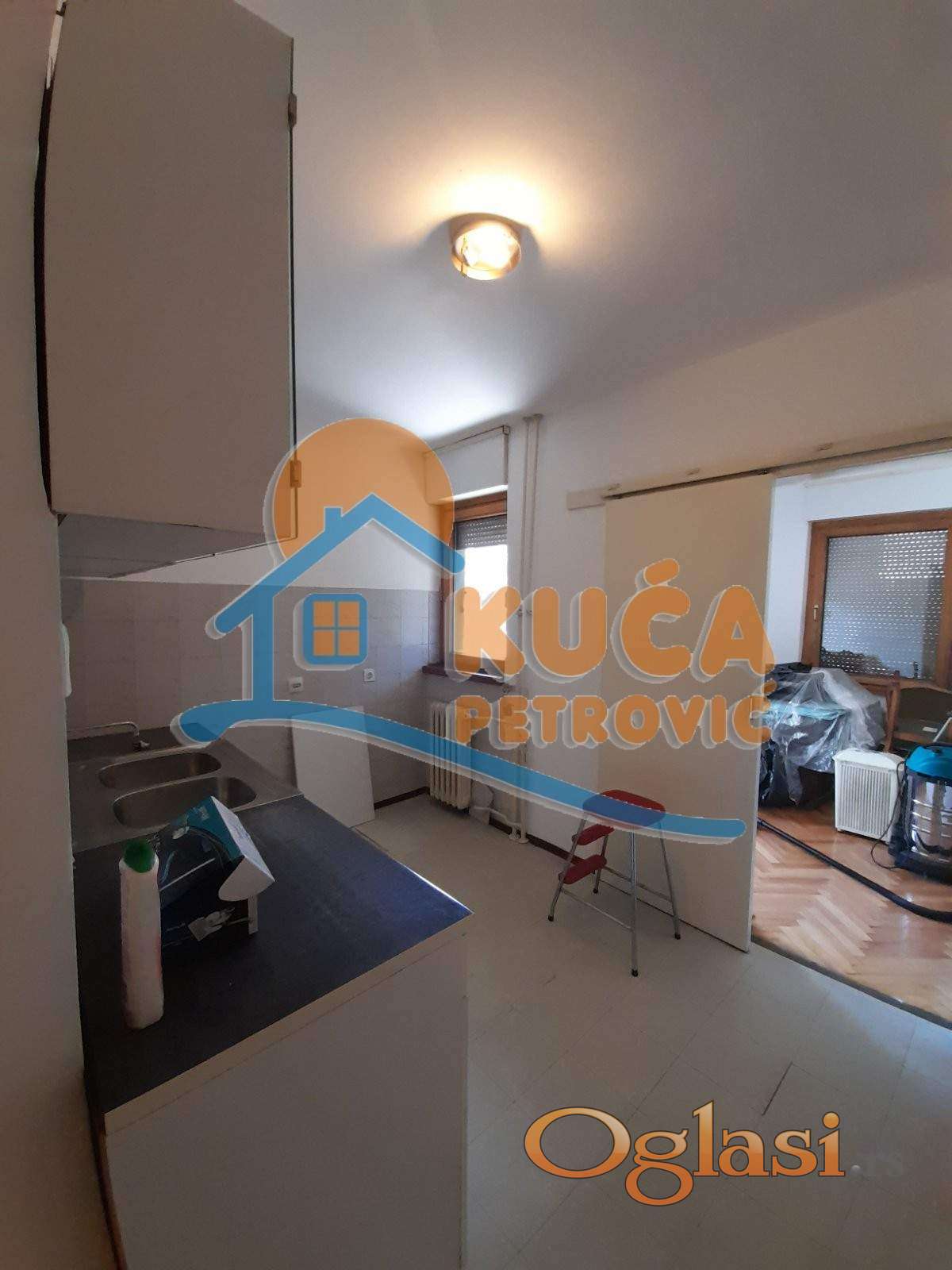 Izdaje se polunamešten, dvosoban stan kod Pravnog fakulteta, 72m2 — fotografija