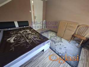 Kompletno renovirana kuća-vikendica sa pripadajućim dvorištem