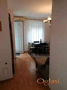 ODLIČAN NAMEŠTEN DVOSOBAN STAN NA GRBAVICI 280 EVRA