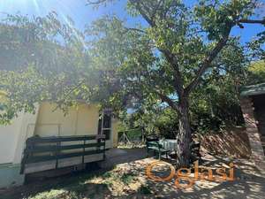 Četvoroiposobna kuca u Ledincima!