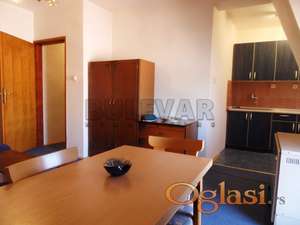 Izdaje se garsonjera u blizini DIF-a!