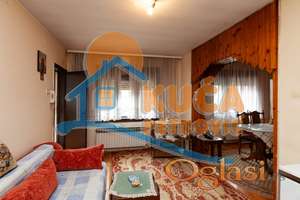 Trospratna  kuća  u  Durlanu, odlična  lokacija, 300 m2, na  placu  od  373 m2