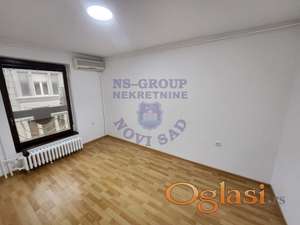 U srcu grada! Potpuno renovirana garsonjera od 24m2.