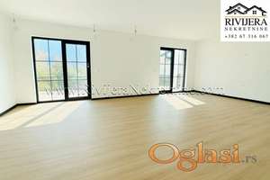 Sarmantni dvosobni apartman sa dvoristem Herceg Novi Drenovik