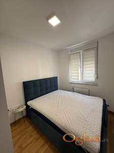 NOV, NAMESTEN DVOIPOSOBAN STAN NA PODBARI SA PARKINGOM