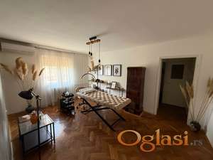 Dvosoban stan 48m² – renovirana kuhinja, parking ispred zgrade uvek slobodan