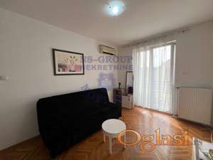 Odlican jednoiposoban stan na Bulevaru