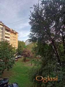 Odmah useljiva garsonjera u Rumenackoj ulici