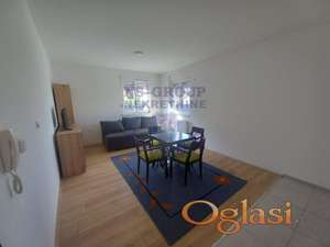 Useljiv-jednosoban Adice