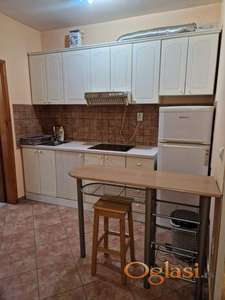 SAJAM TRG 01.MAJA PRAZAN STAN SA NAMESTENOM KUHINJOM