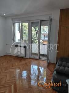 Izdaje se odličan stan u centru kao poslovni prostor kod Kičeva, 70m2