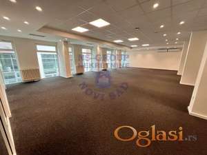 Izdaje se reprezentativan poslovni prostor u samom centru Novi Sad, ukupne površine 1.000 m², raspoređen na tri etaže.