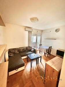 Brutalna lokacija – Namešten stan kod Futoške pijace (25m²)