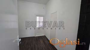 Izdaje se stan- poslovni prostor u centru prekoputa Haba na uglu