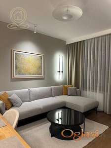 Izdaje se luksuzno opremljen, nov stan, u novoj  zgradi sa garažnim mestom.