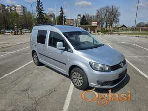 Caddy 1.6 TDI 2012g 75kw Euro 5 odlican teretni N1 sa 5 sedista i dvoja klizna vrata. Klima, fabricki tamna stakla, maglenke, daljinsko, dva kljuca itddd... Vozilo je bez korozije, bez ogrebotina, prelep, odlican u voznji, bez greske. Sve cetiri odlicne zimske gume, nov akumulator. Veliki servis i zamajac uradjeni pre 5000 km. Dubinski ociscen, kao nov sto biste rekli... Sabac 6800e Ocarinjen na ime kupca. Bez zamena 0645777186