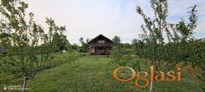 Privina Glava vikendica potkrovlje 58m2 plac 2143m2 HITNO!